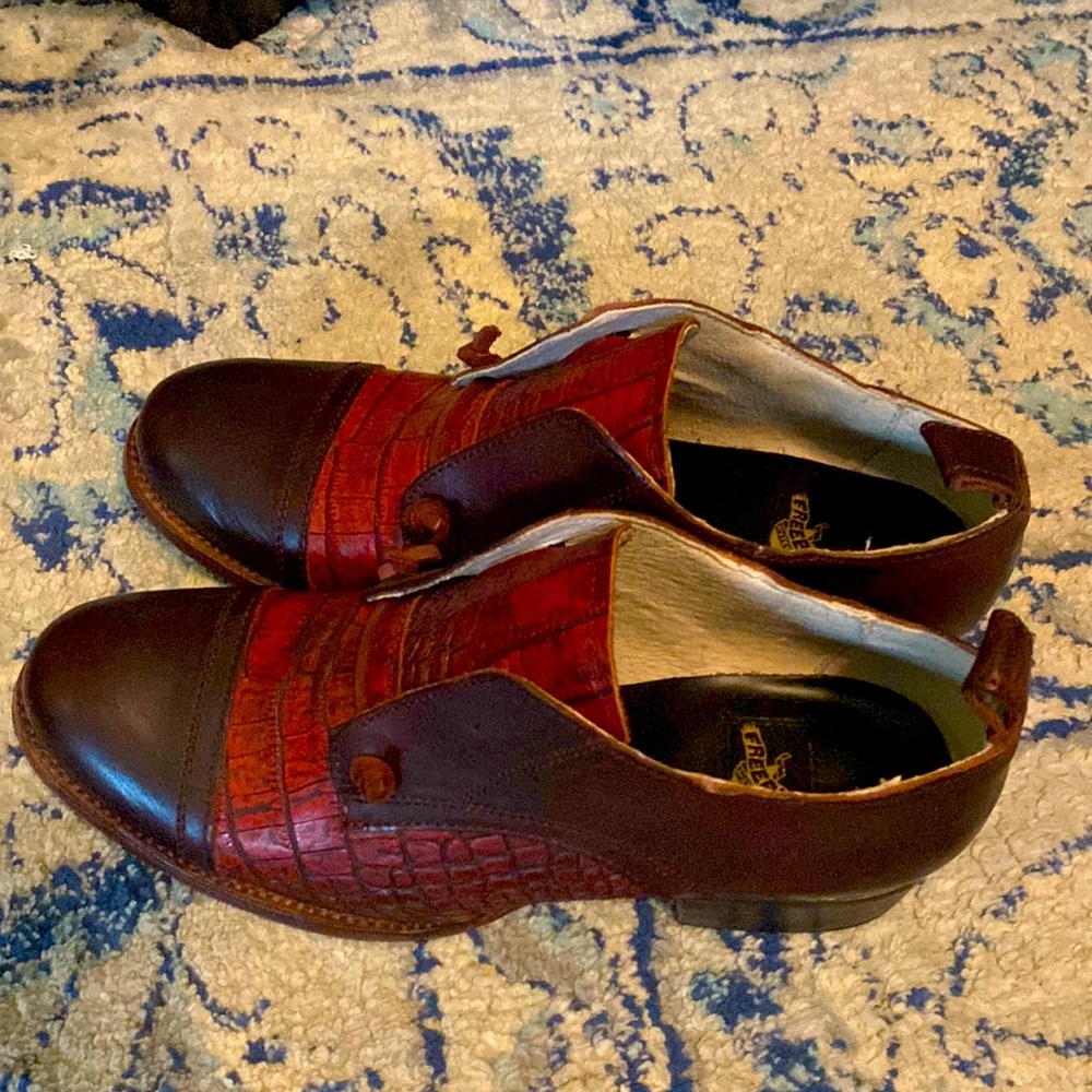 Like New!!! Only worn in house! Free Bird!!